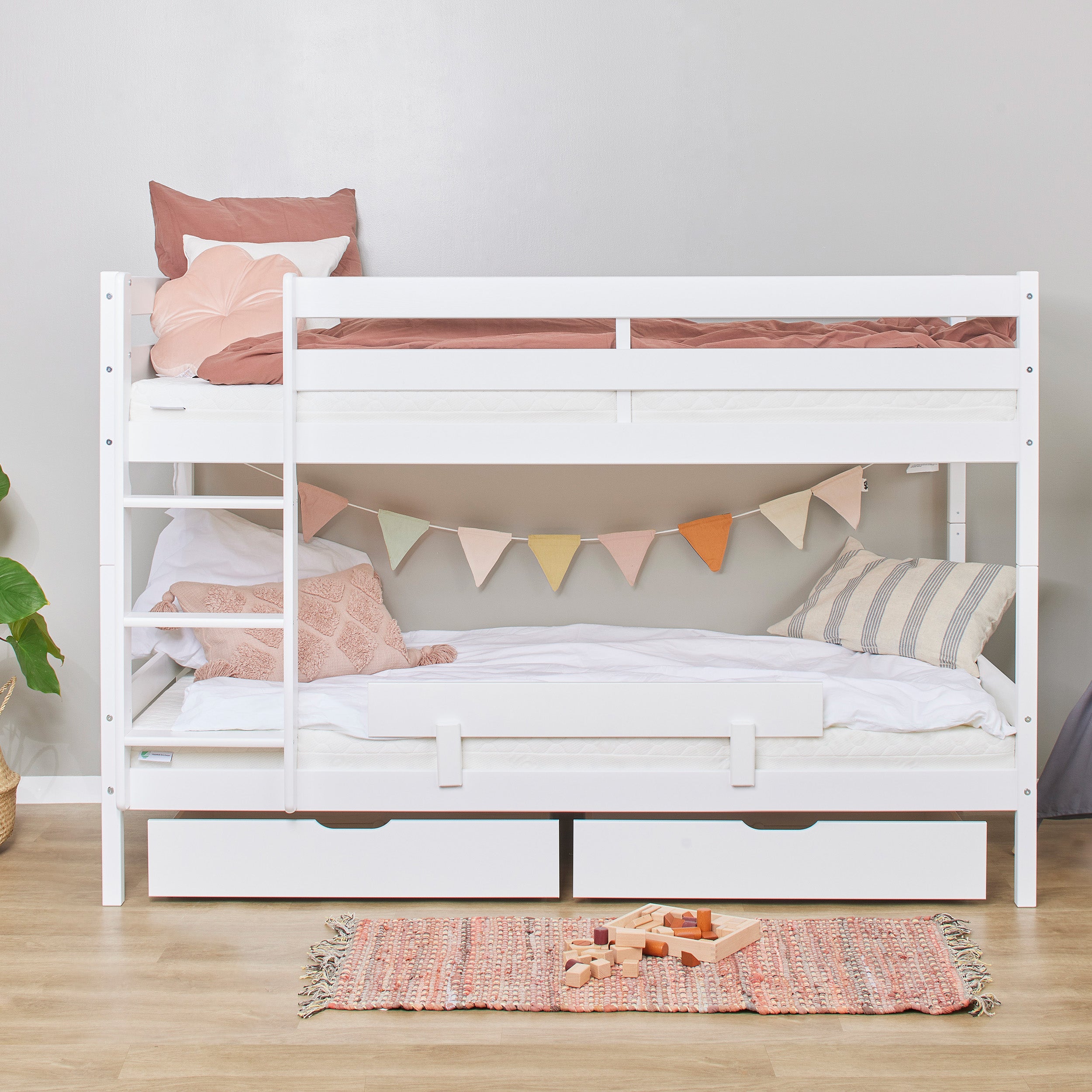 Hoppekids Shorty Bunkbed + Safety Rail/Drawers