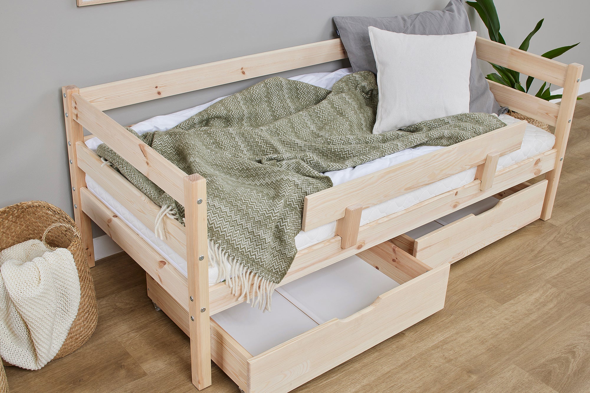 Hoppekids Shorty Daybed + Safety Rail/Drawers