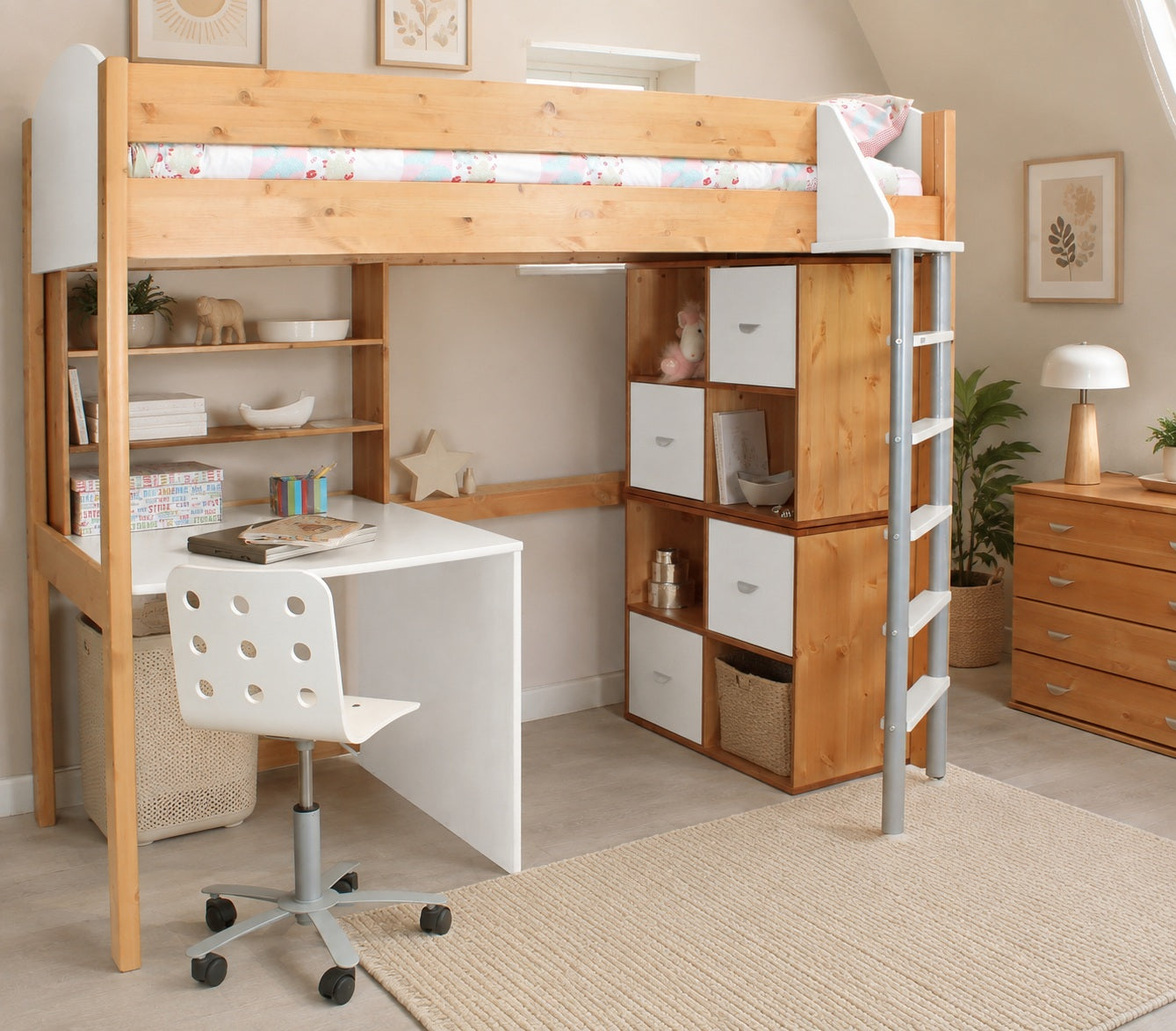 Noah Highsleeper in Seinna & White