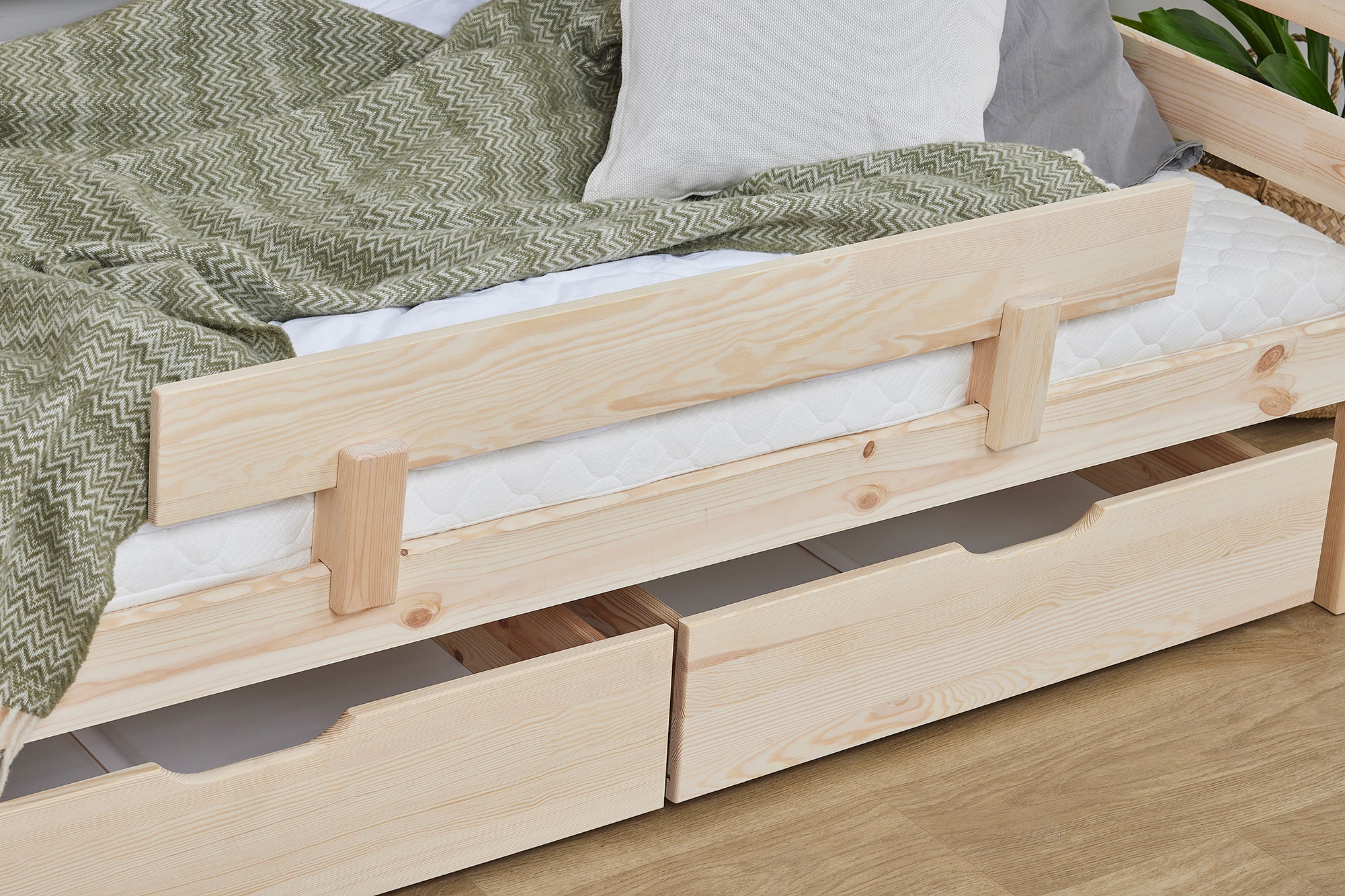 Hoppekids Shorty Daybed + Safety Rail/Drawers